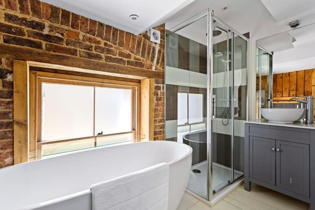 St Leonards-on-Sea Luxurious Victorian, A Few Minutes From The Beach - Sleeps 2 Adults And Up To 3 Children 아파트 외부 사진